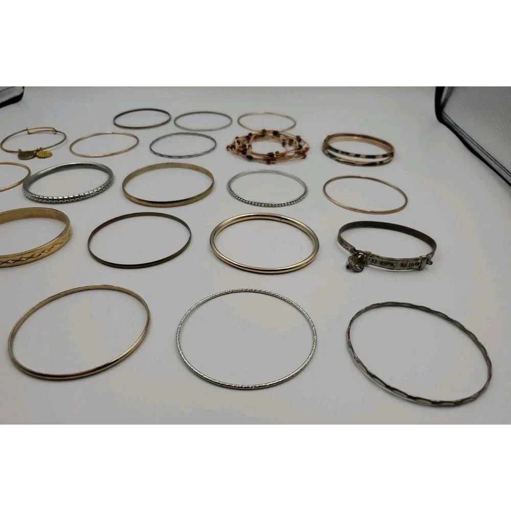Lot Of Bracelets Bangles Skinny Metal Silver Gold Tone 23 Piece‎